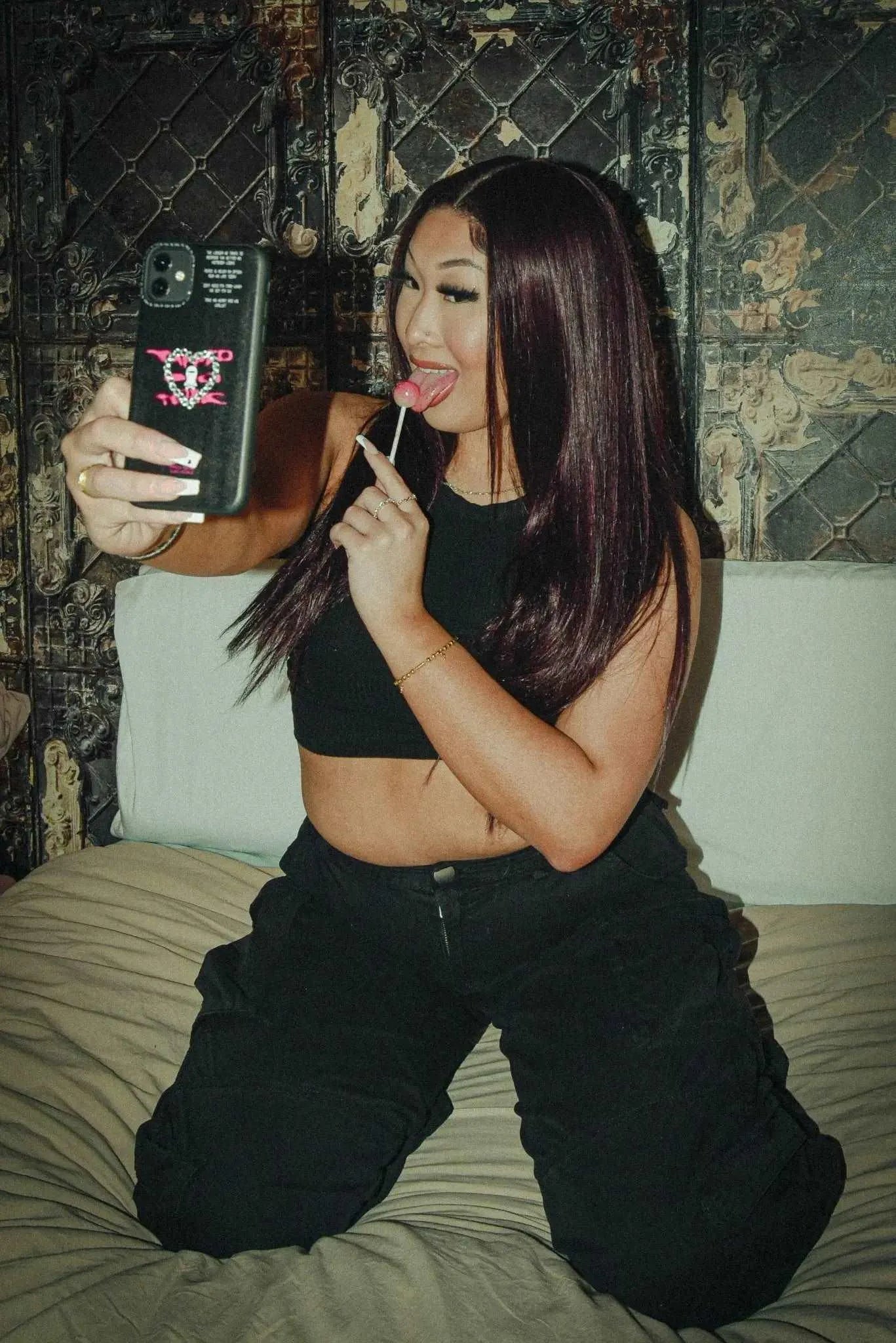 T & T "WOMEN" PHONE CASE FOR iPHONE - NO FACE